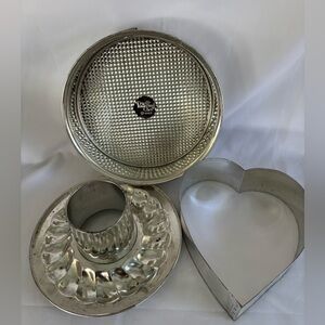 Pampered Chef Springform Pan Set #1540 - Bundt & Heart Insert